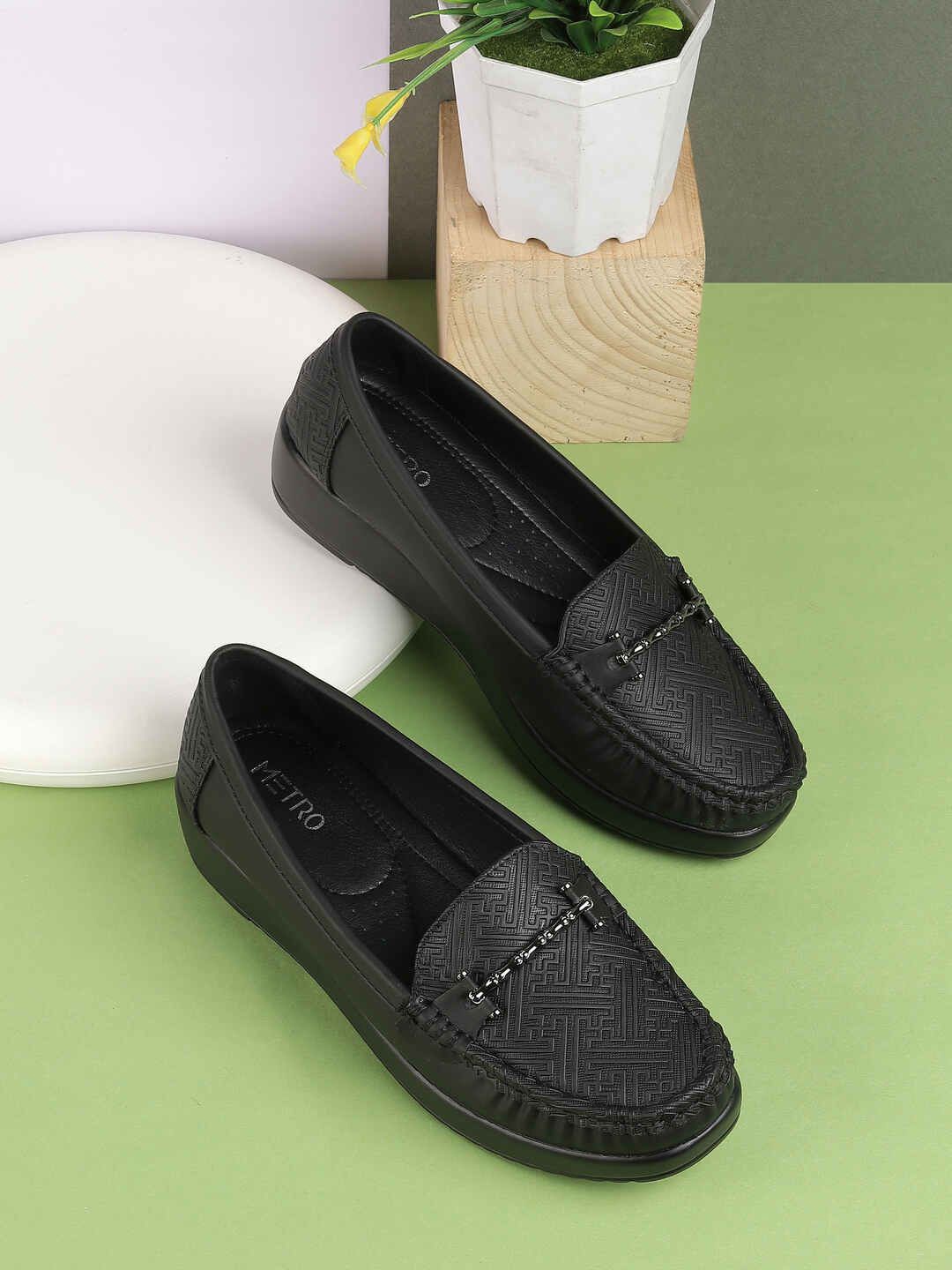 

Metro Women Textured Loafers, Black
