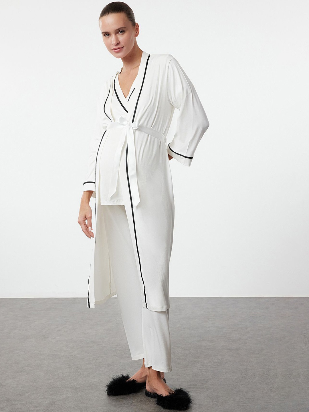 

Trendyol V-Neck Night Suits, White
