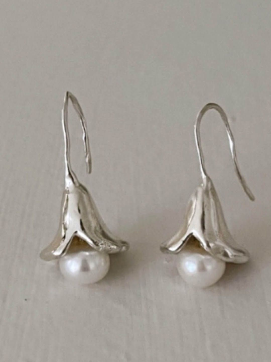

StyleCast Artificial Beaded Contemporary Shaped Drop Earrings, White