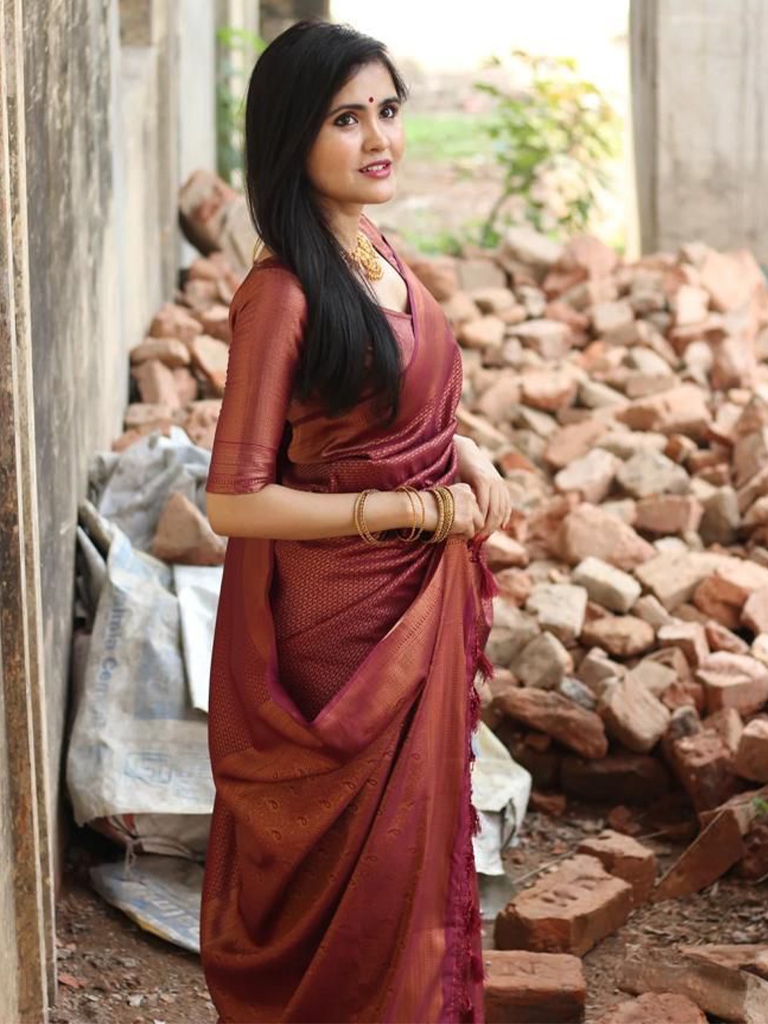 

Manu Designer Woven Design Zari Saree, Purple