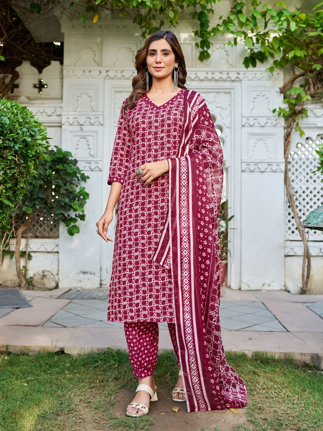 

Moda Rapido Floral Printed V-Neck Straight Kurta With Salwar And Dupatta, Red