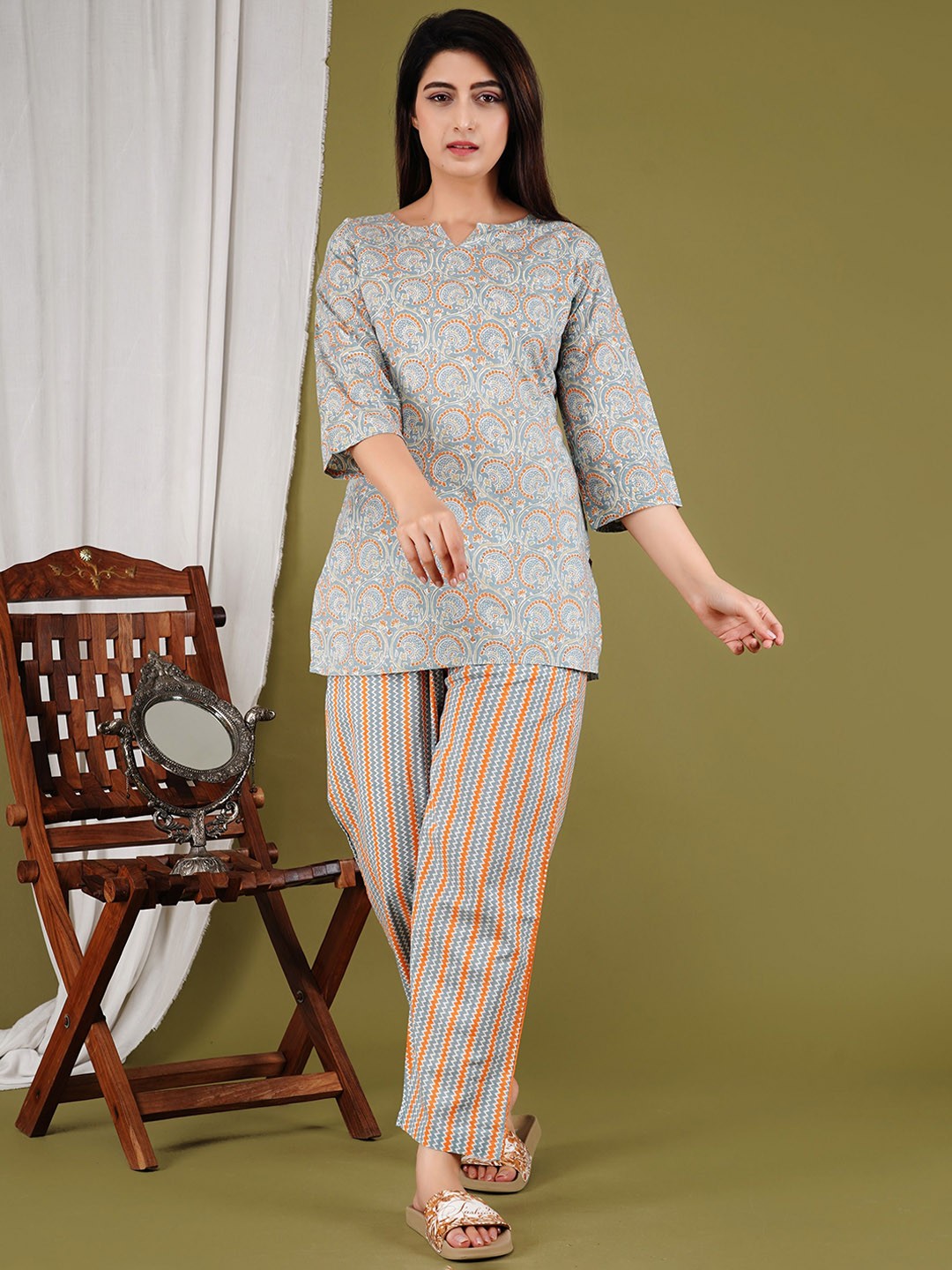 

SHOPAXIS Women Pure Cotton Floral Printed Night suit, Orange
