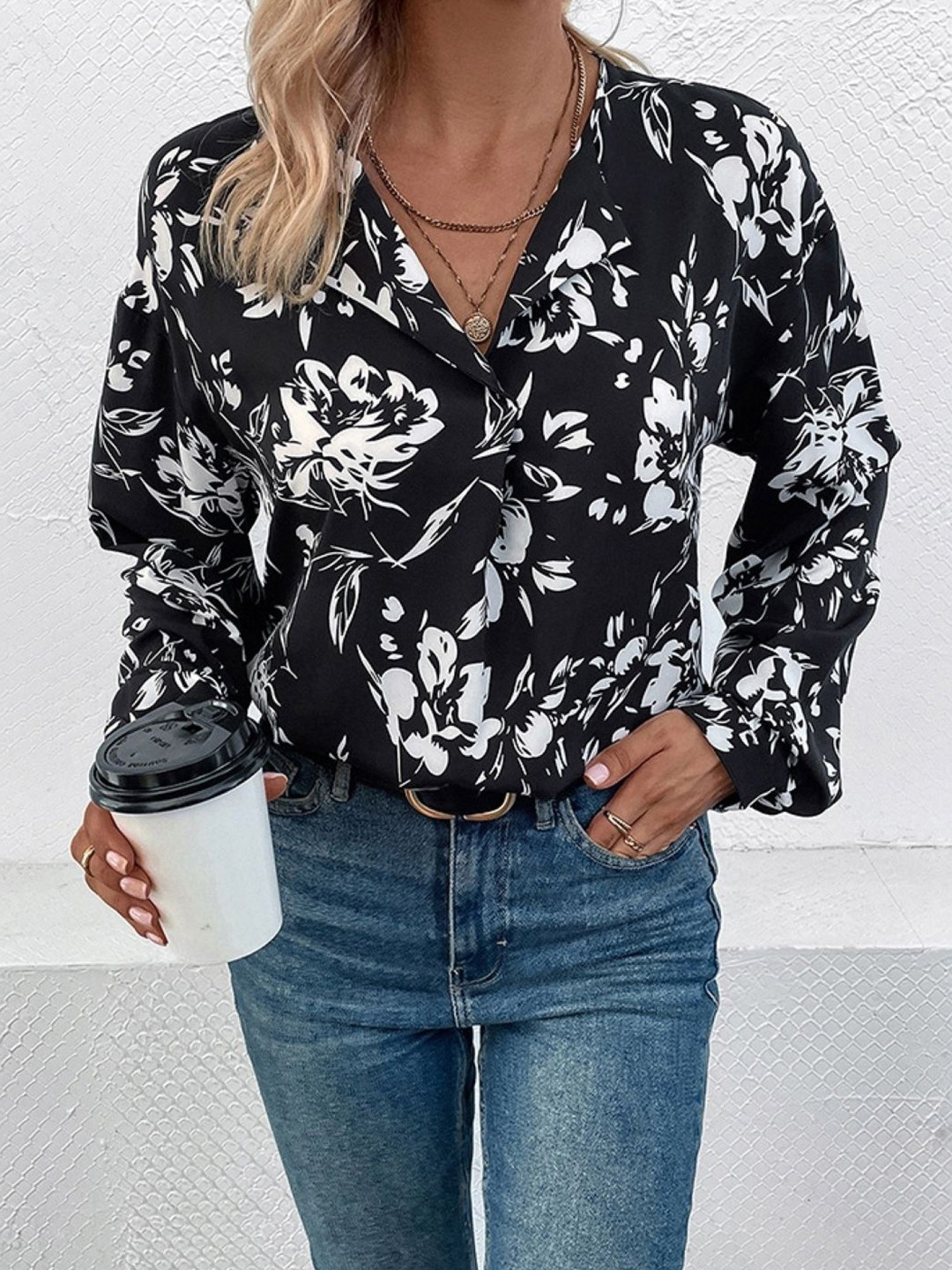

StyleCast Women Standard Fit Spread Collar Floral Printed Casual Shirt, Black