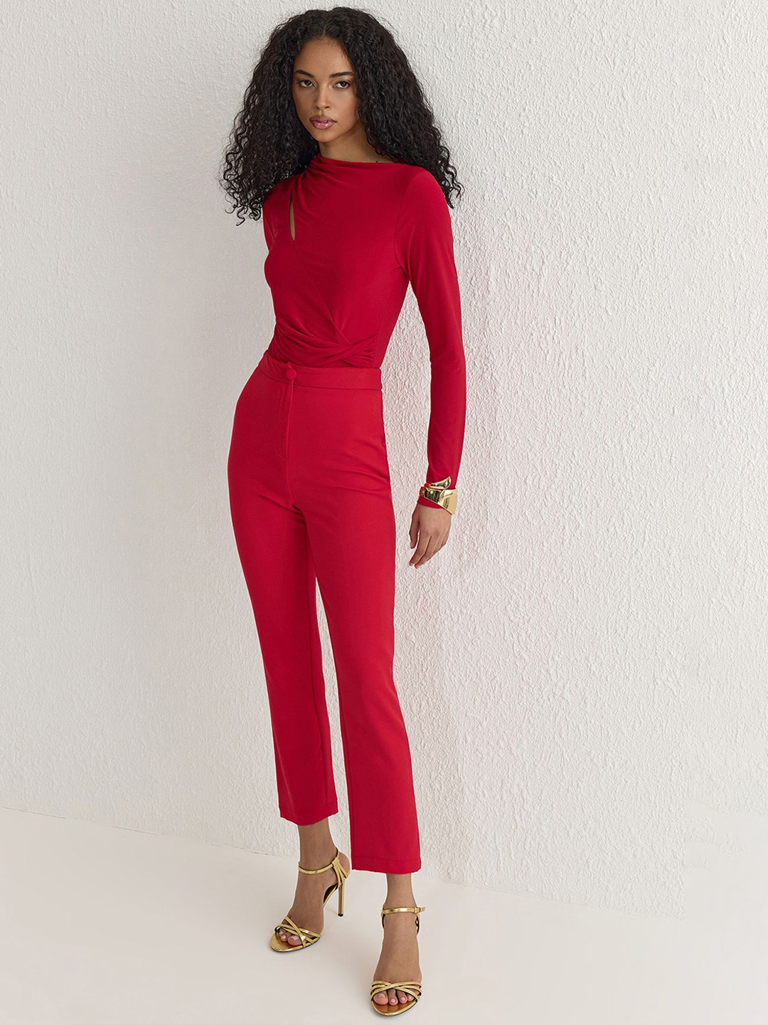 

Trendyol Keyhole Neck Long Sleeves Bodysuit, Red