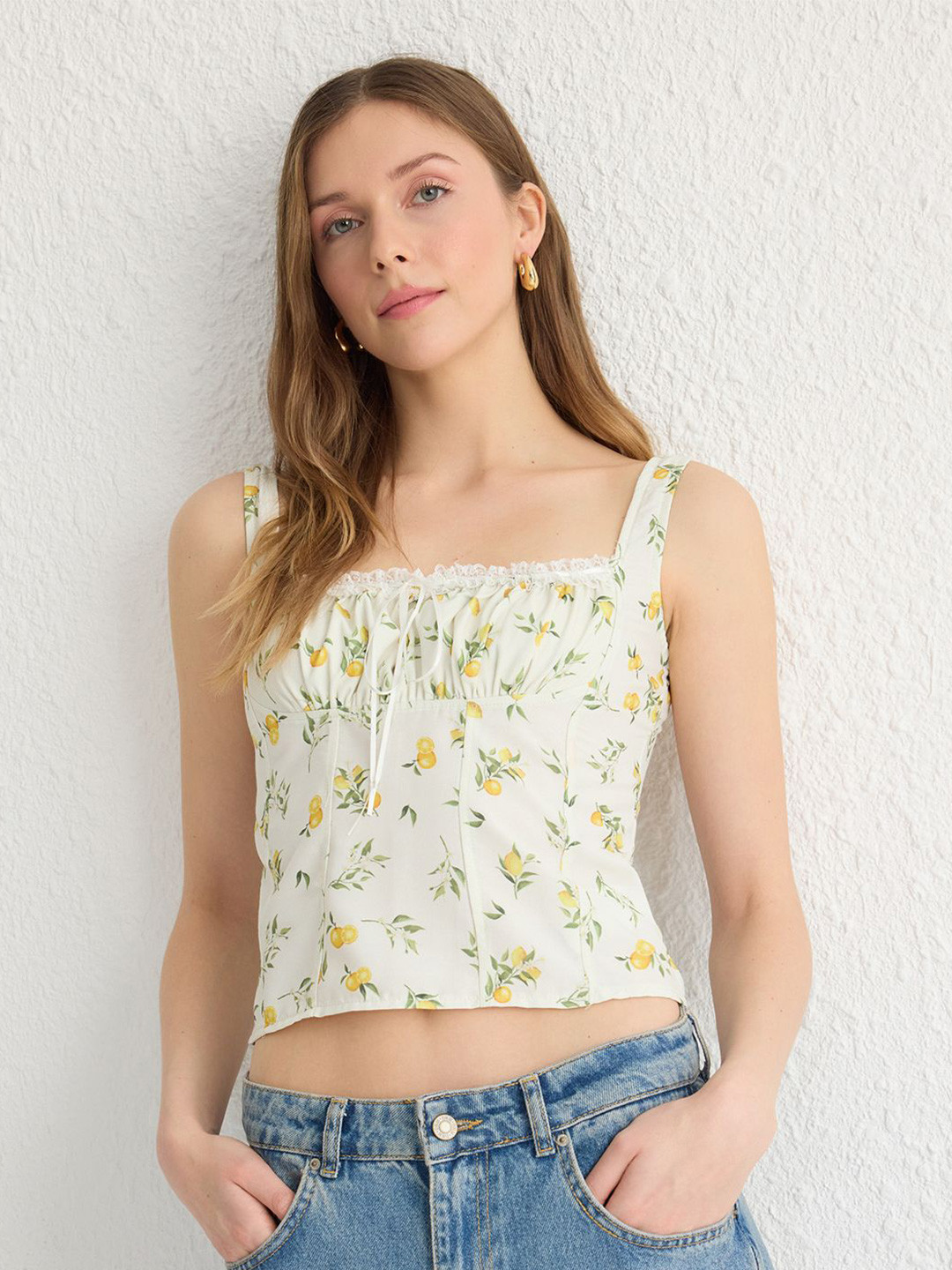 

Trendyol Floral Print Crop Top, Na