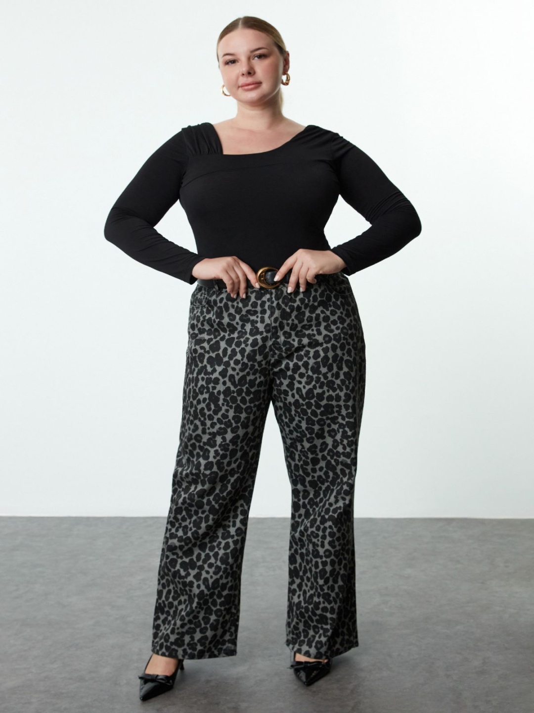 

Trendyol V-Neck Long Sleeves Bodysuit, Black