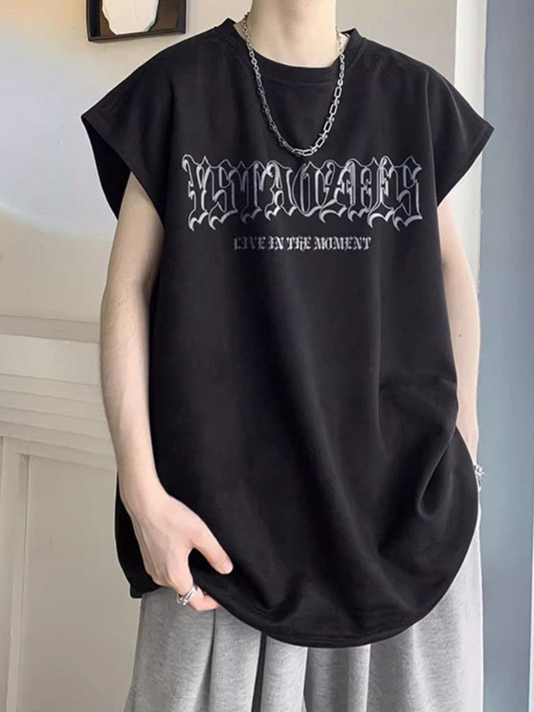 

StyleCast x Revolte Men Typography Printed Round Neck Oversized T-shirt, Black