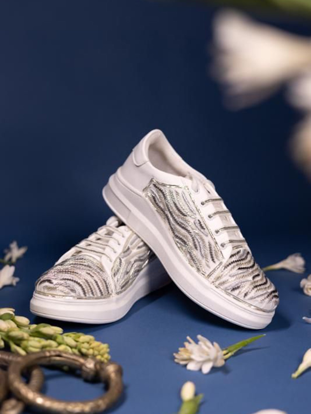 

The Saree Sneakers Women Textured Sneakers, Silver