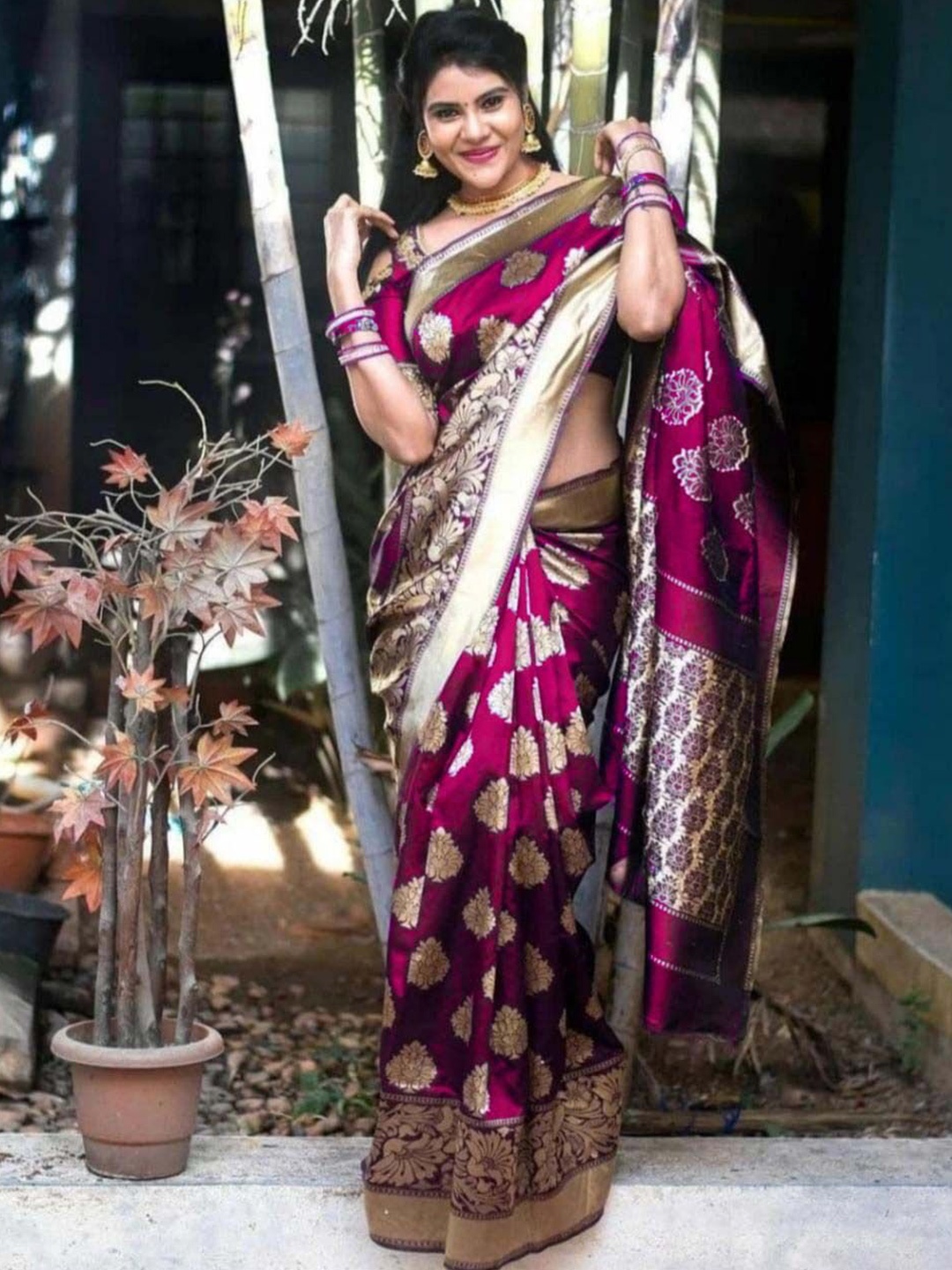 

Manu Designer Ethnic Motifs Woven Design Zari Saree, Pink