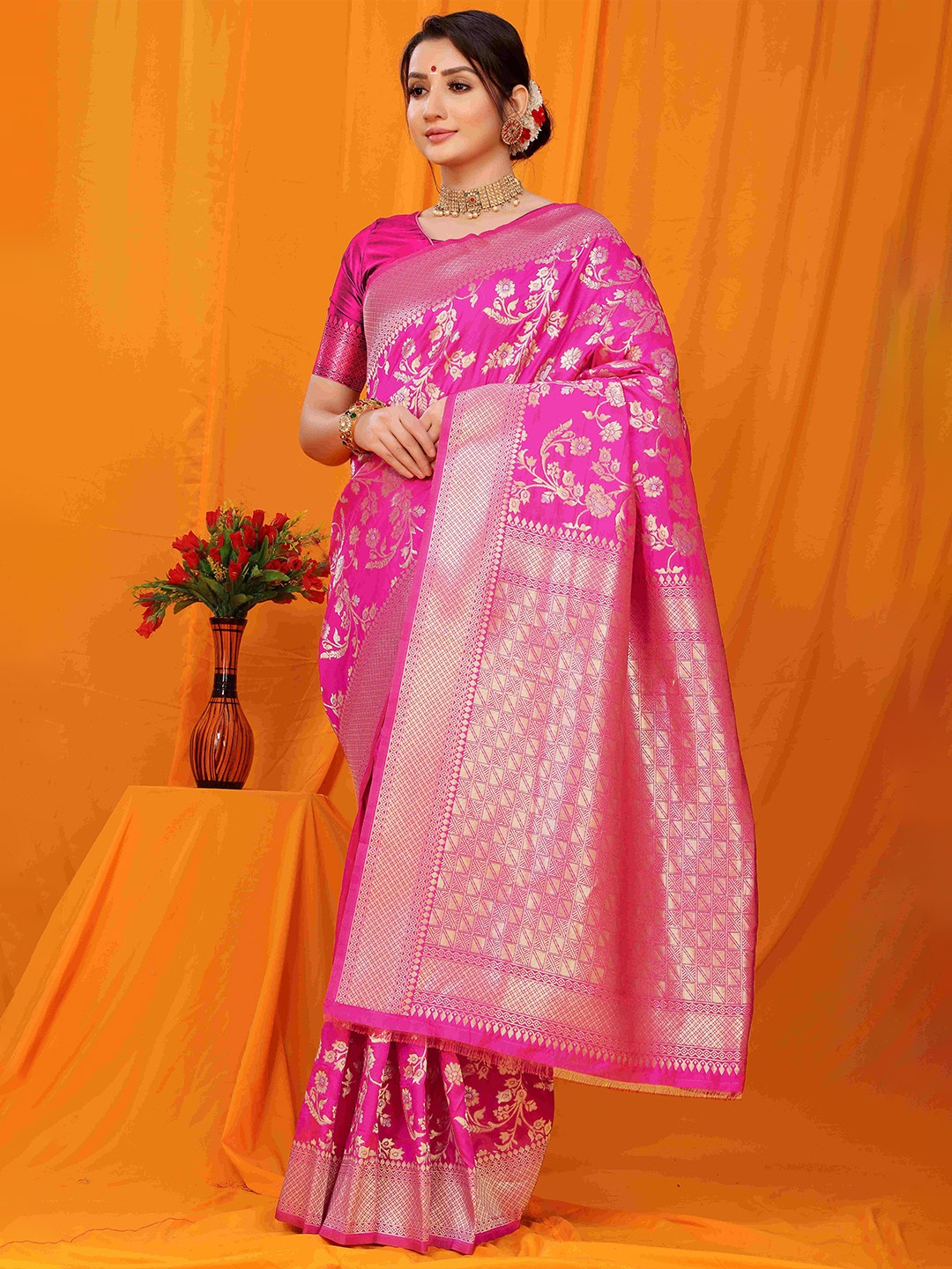 

amirat Ethnic Mofits Woven Design Zari Pure Silk Banarasi Saree, Pink