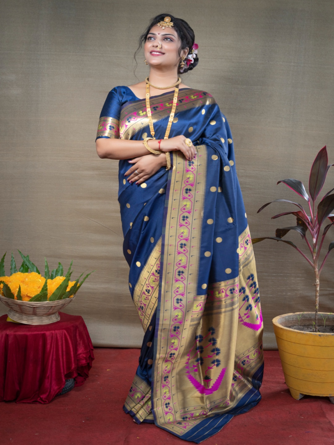 

amirat Woven Design Zari Pure Silk Paithani Saree, Navy blue