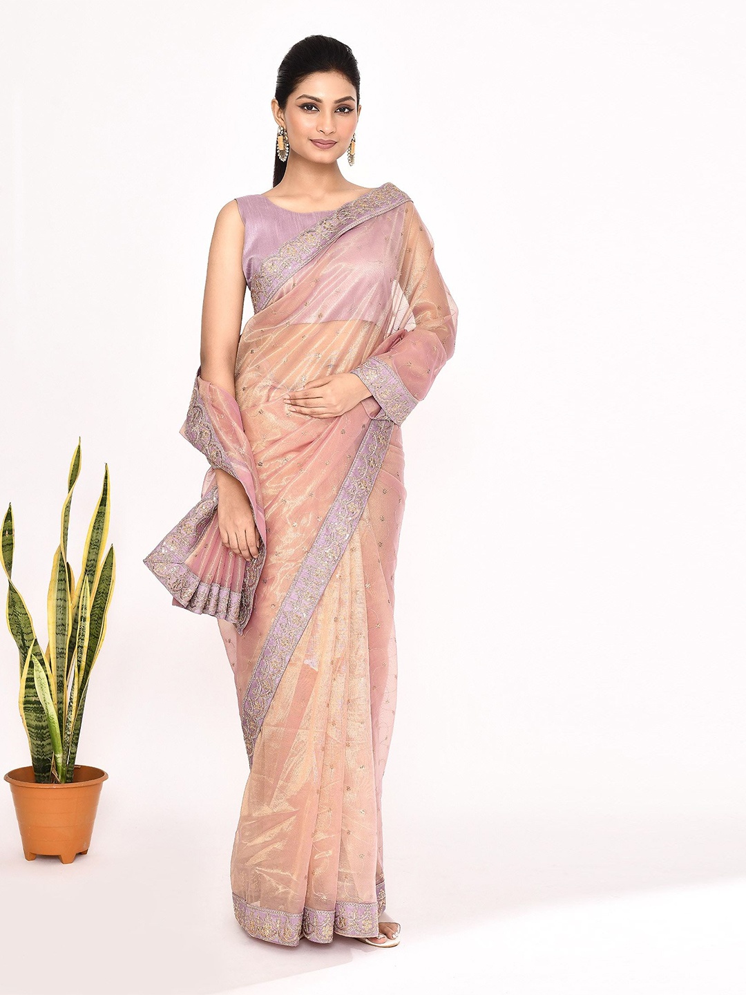 

Manu Designer Floral Embroidered Organza Saree, Peach