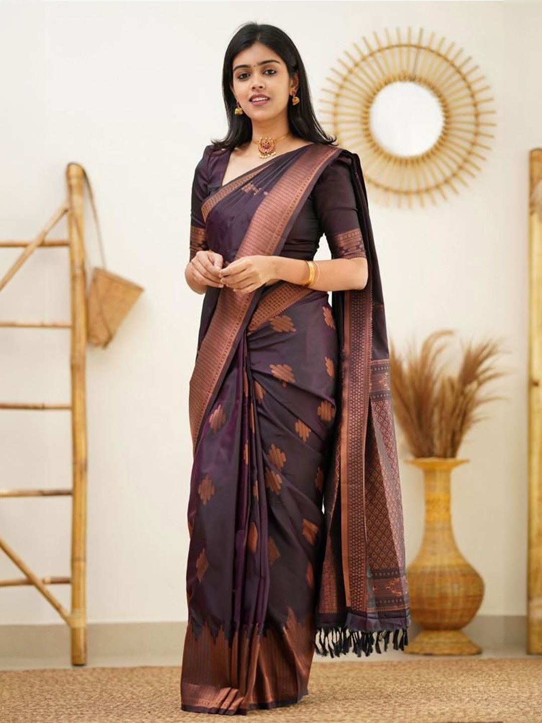 

Manu Designer Woven Design Zari Saree, Coffee brown