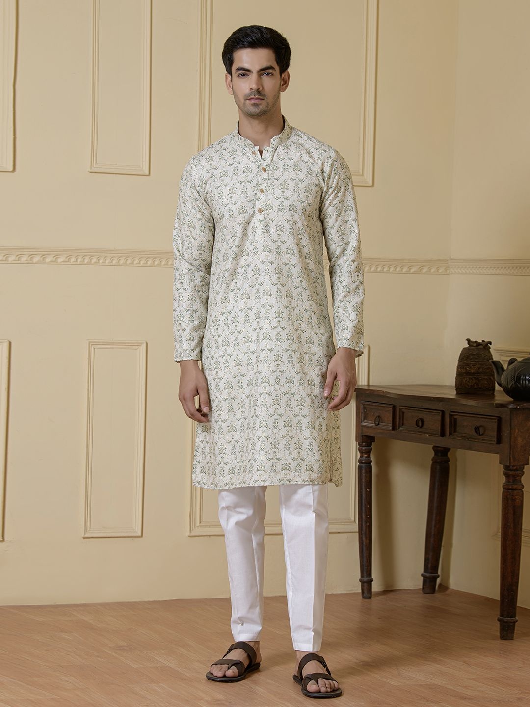 

Satwaa Floral Printed Mandarin Collar Thread Work Straight Kurta, Green