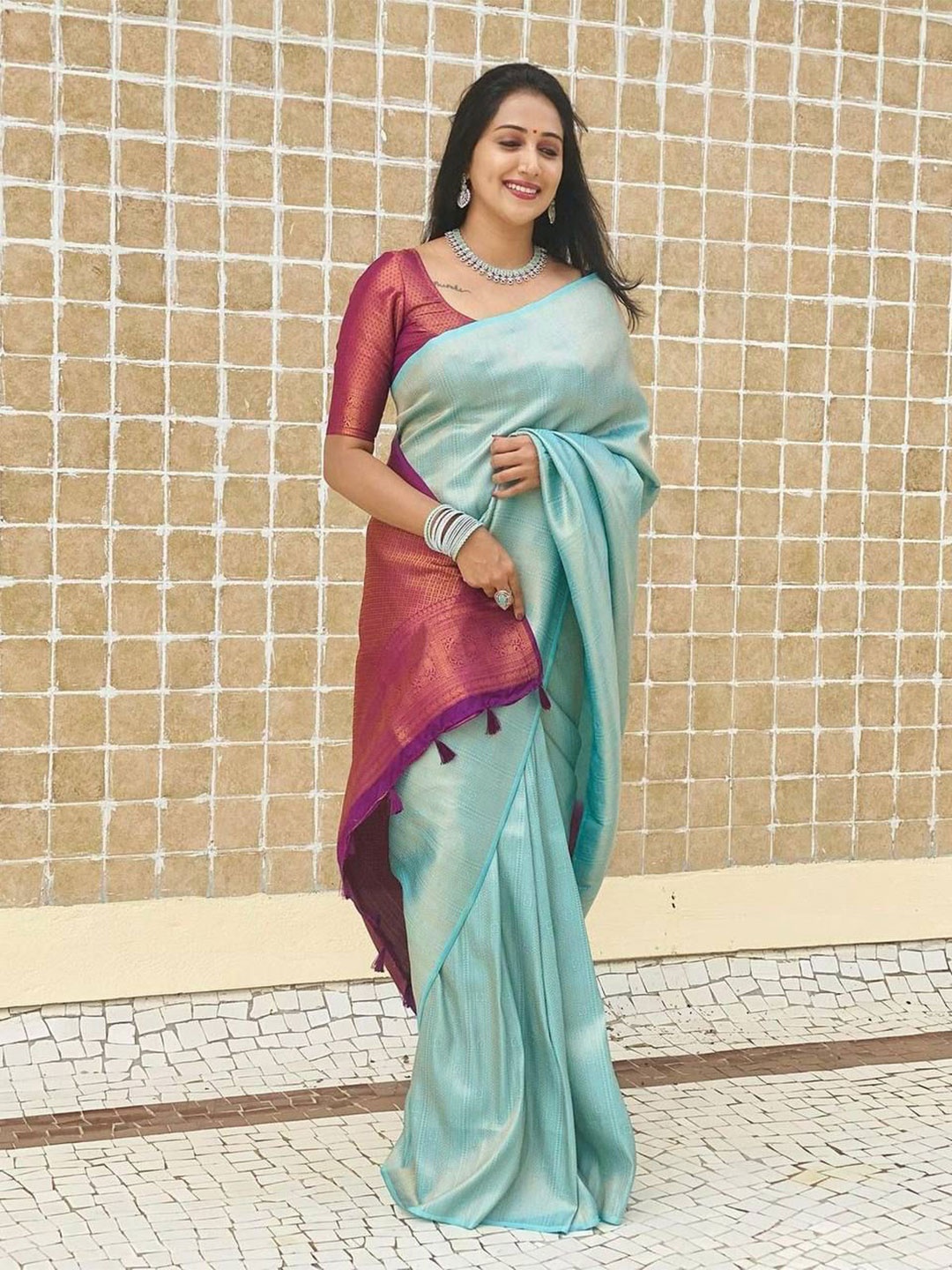 

Manu Designer Woven Design Zari Saree, Blue
