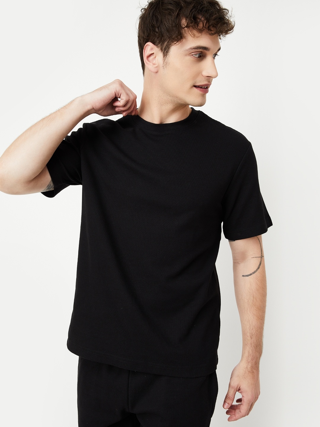 

max Men Solid Round Neck Cotton T-shirt, Black