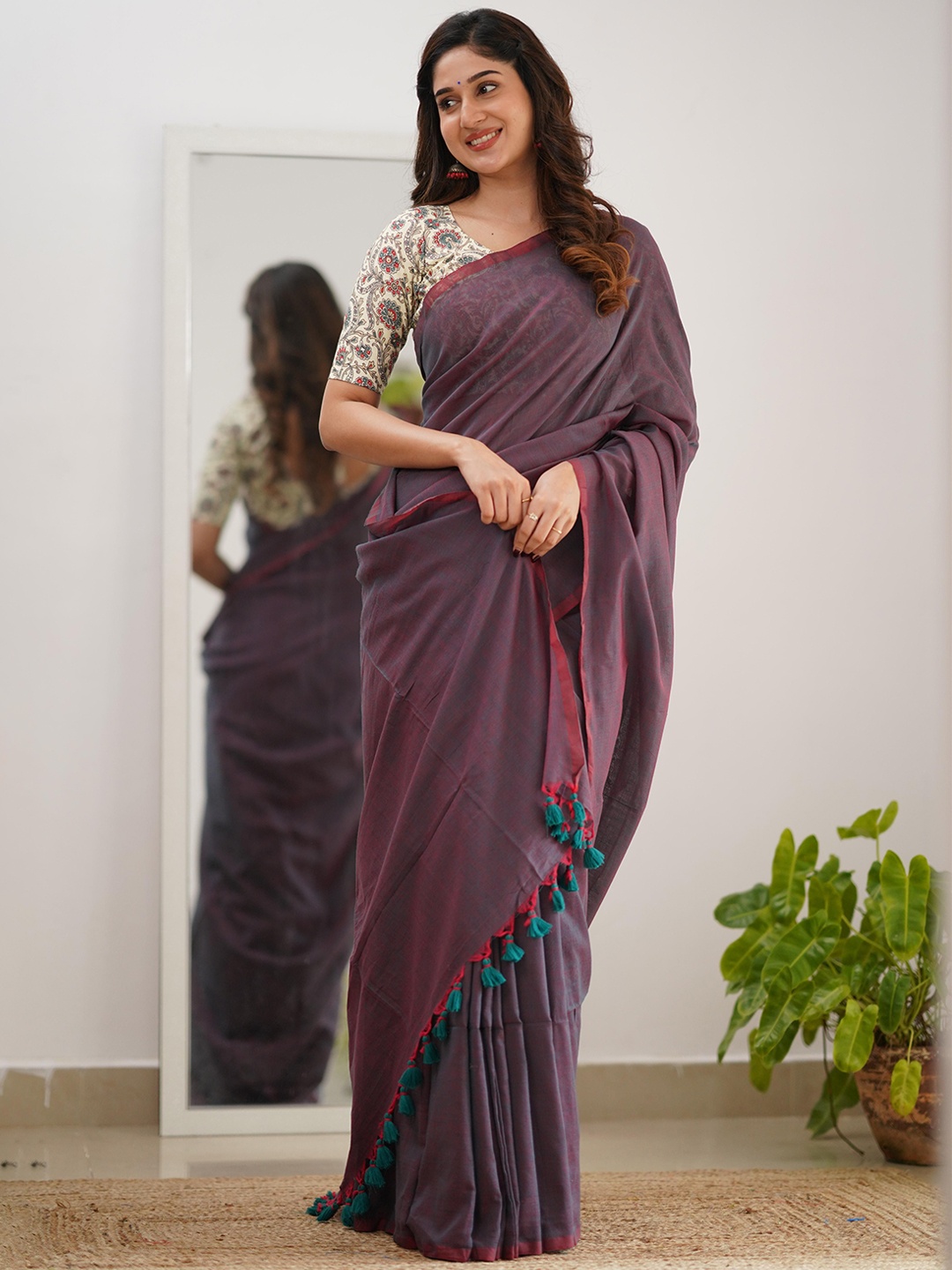 

Sutisancha Dual Tone Saree With Blouse Piece, Purple