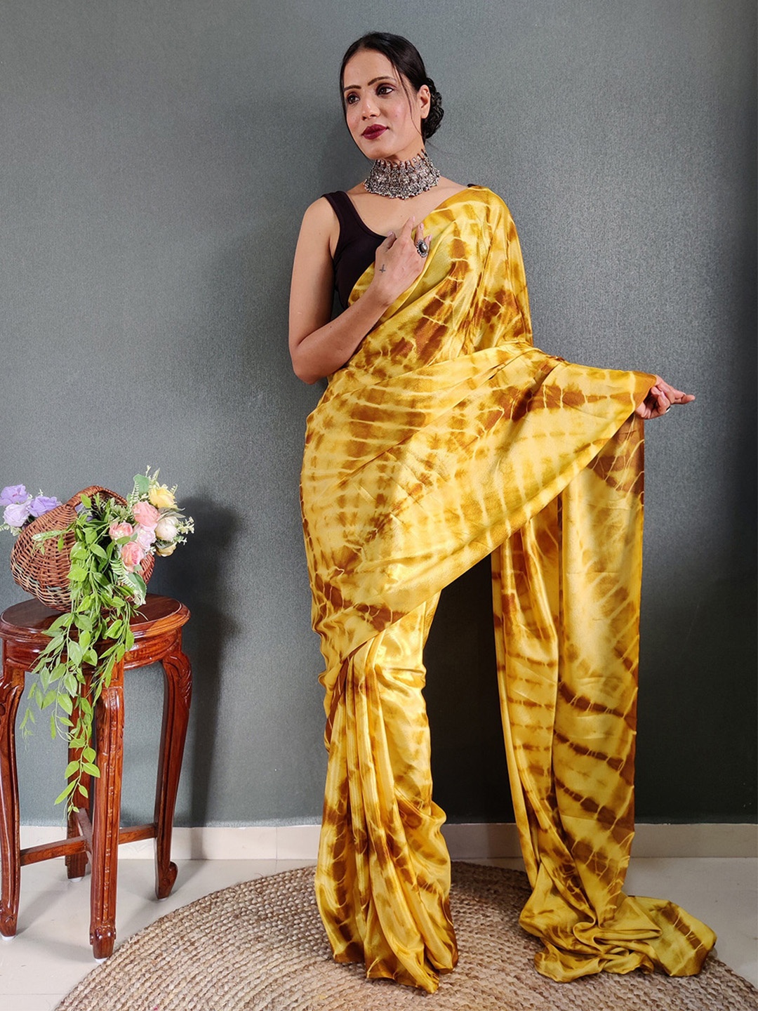 

ZIBLON Tie & Dye Ready to Wear Saree, Yellow