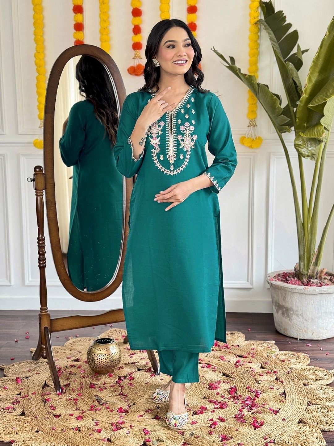 

KAUTIK FABRICS Floral Yoke Design Chanderi Silk Straight Kurta With Trousers And Dupatta, Green