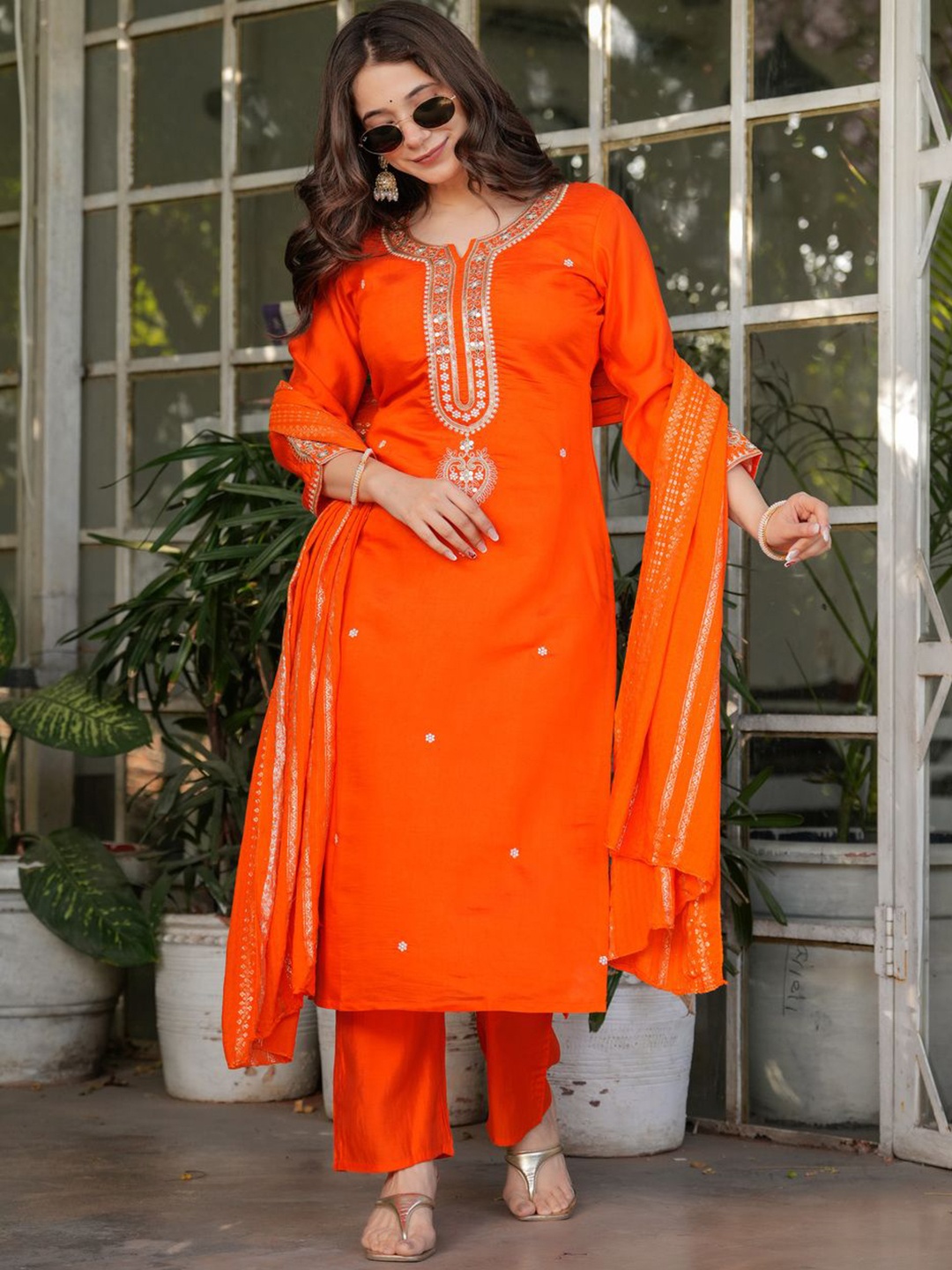 

SHIJILA Notch-Neck Floral Embroidered Sequinned Straight Kurta With Trousers And Dupatta, Orange