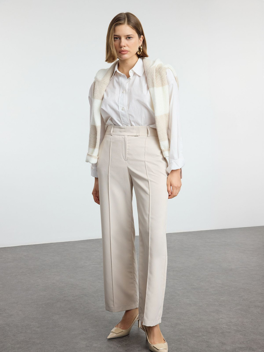 

Trendyol Women Mid Rise Trousers, Na