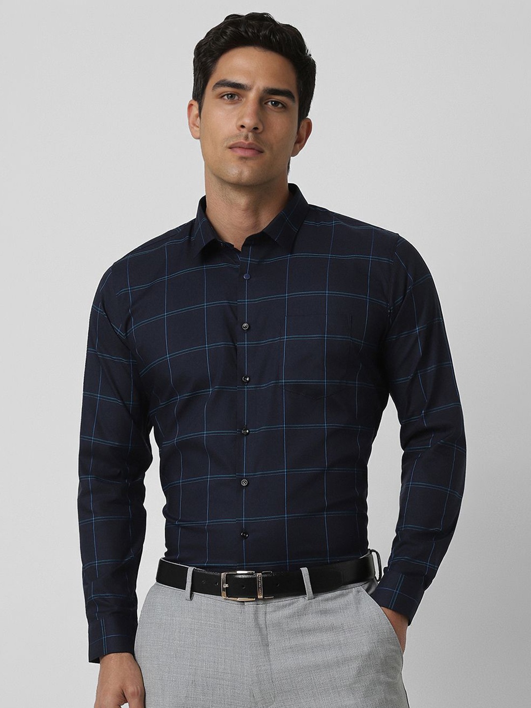 

Van Heusen Men Slim Fit Spread Collar Checked Cotton Formal Shirt, Navy blue