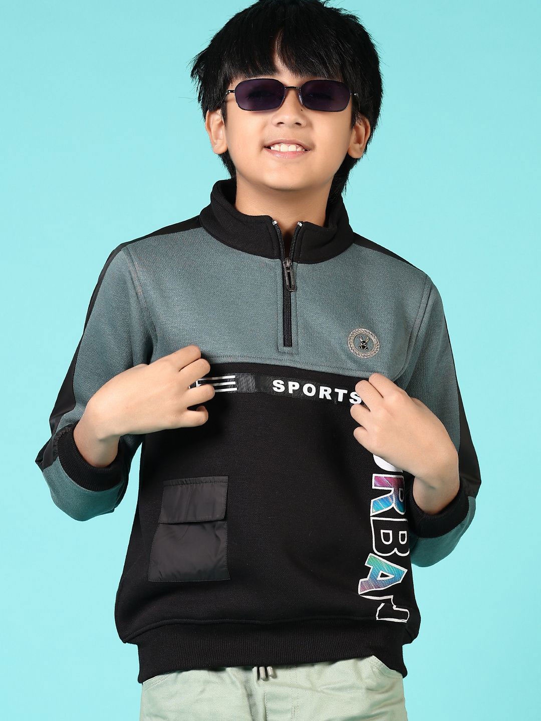 

V-Mart Boys Printed Sweatshirt, Black
