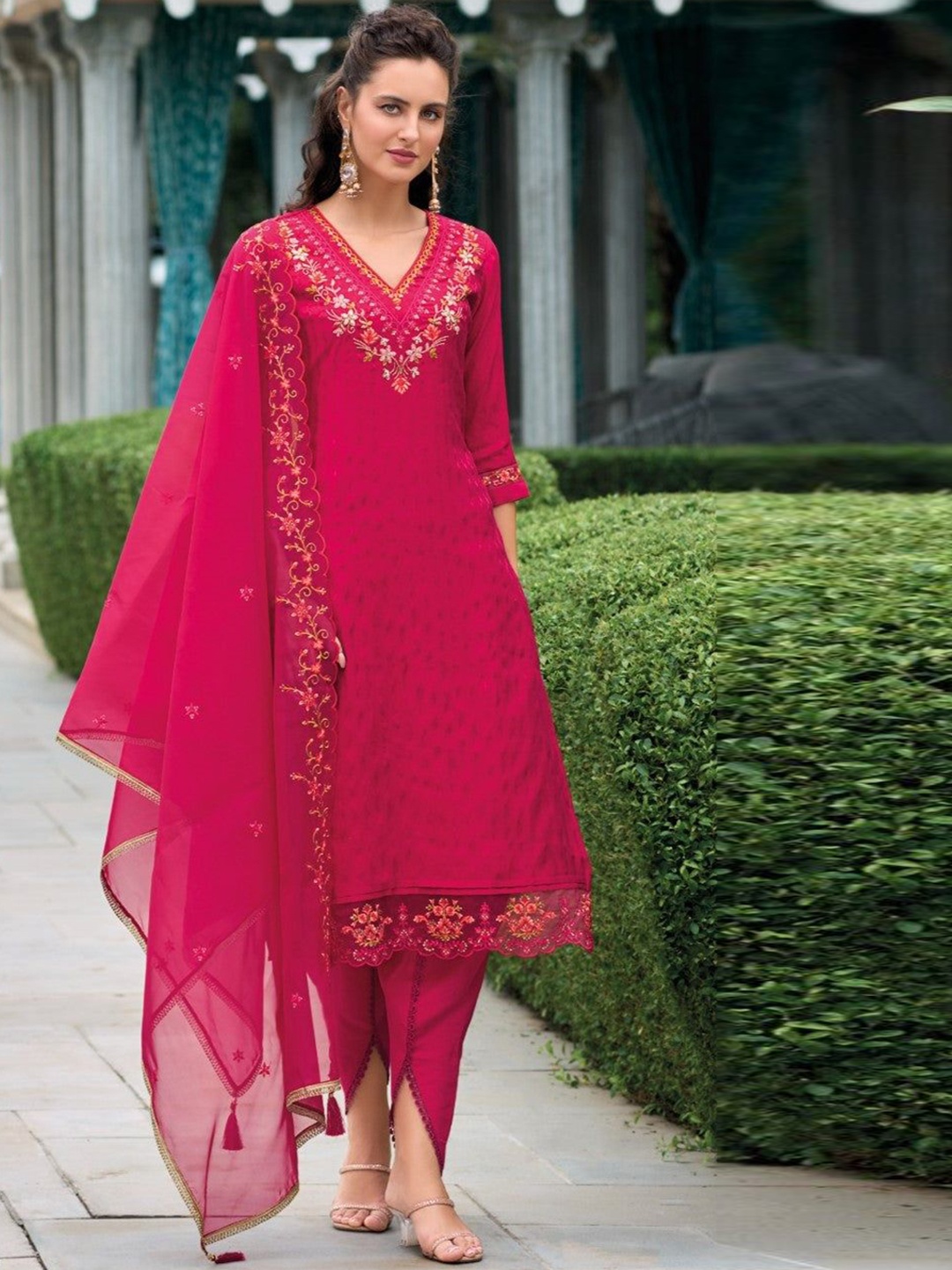 

REET MAHAL Floral Embroidered Beads & Stones Straight Kurta With Dhoti Pants & Dupatta, Pink