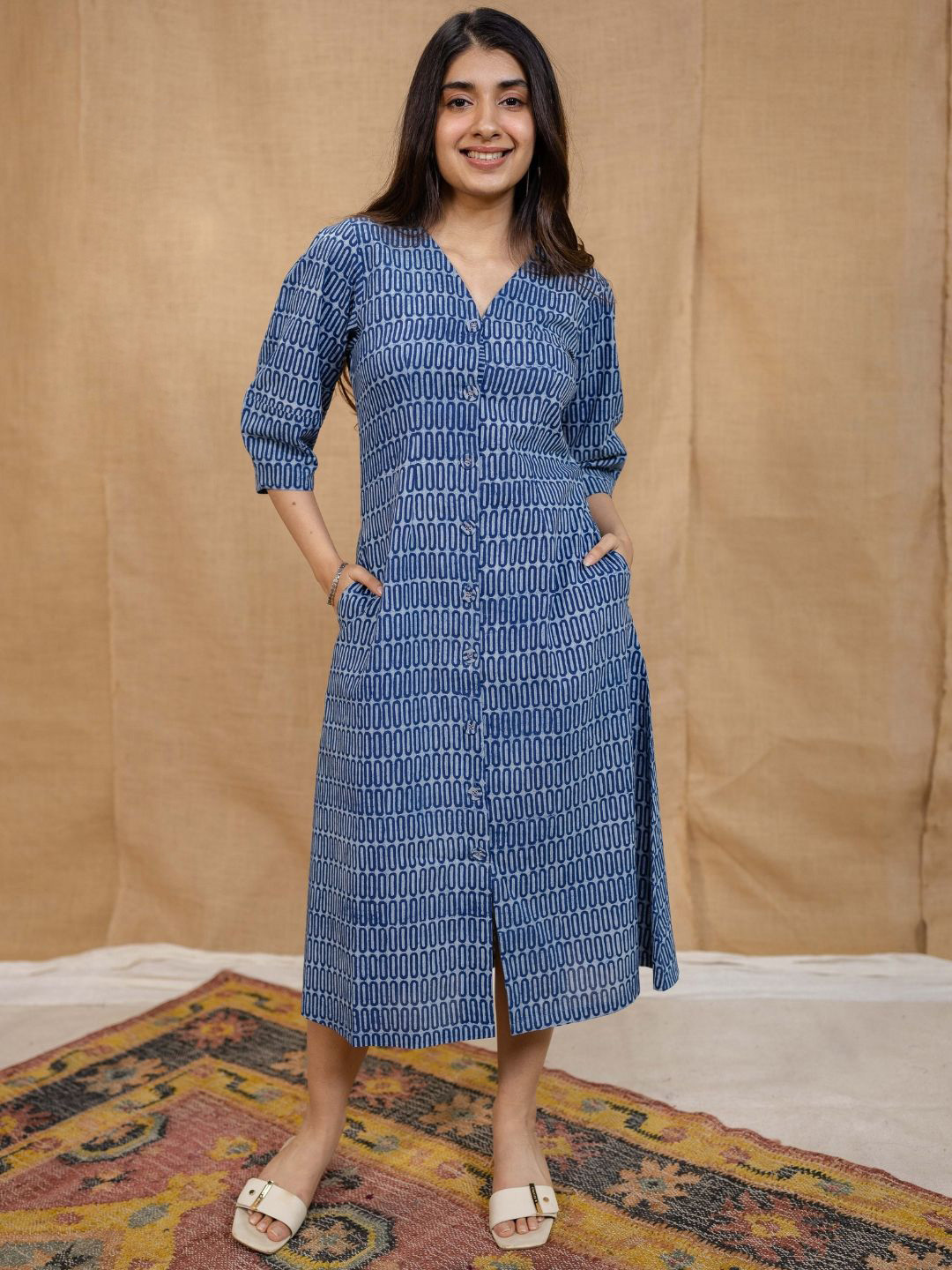 

THE INDIAN ETHNIC CO Geometric Printed V-Neck Shirt Midi Dress, Blue