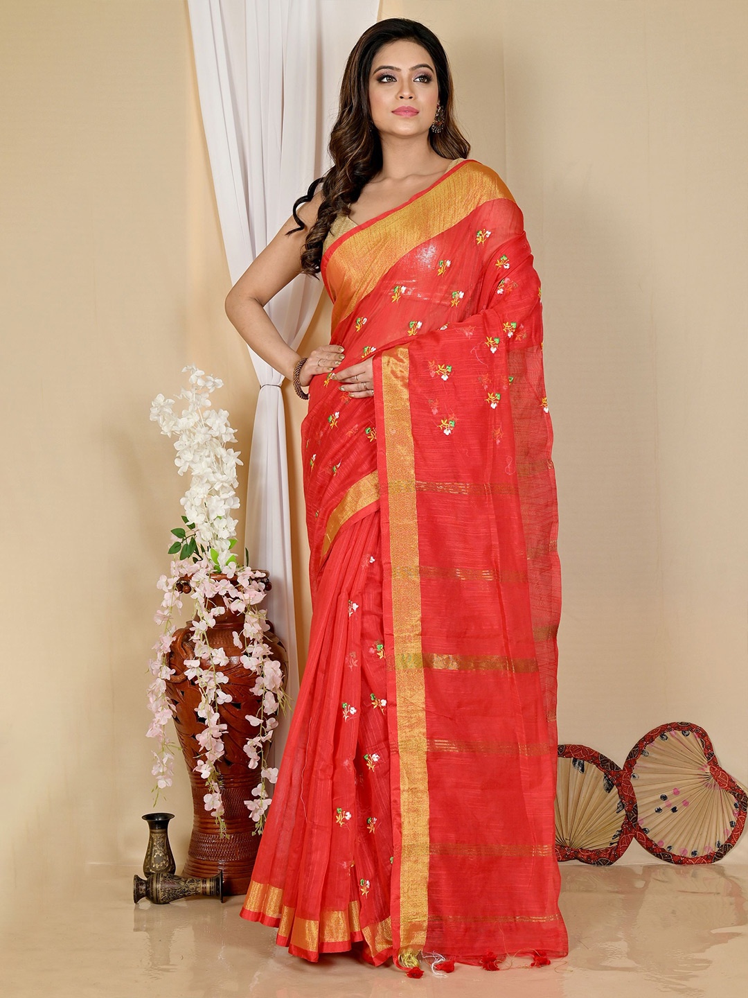 

PuJoy Floral Zari Taant Saree, Red