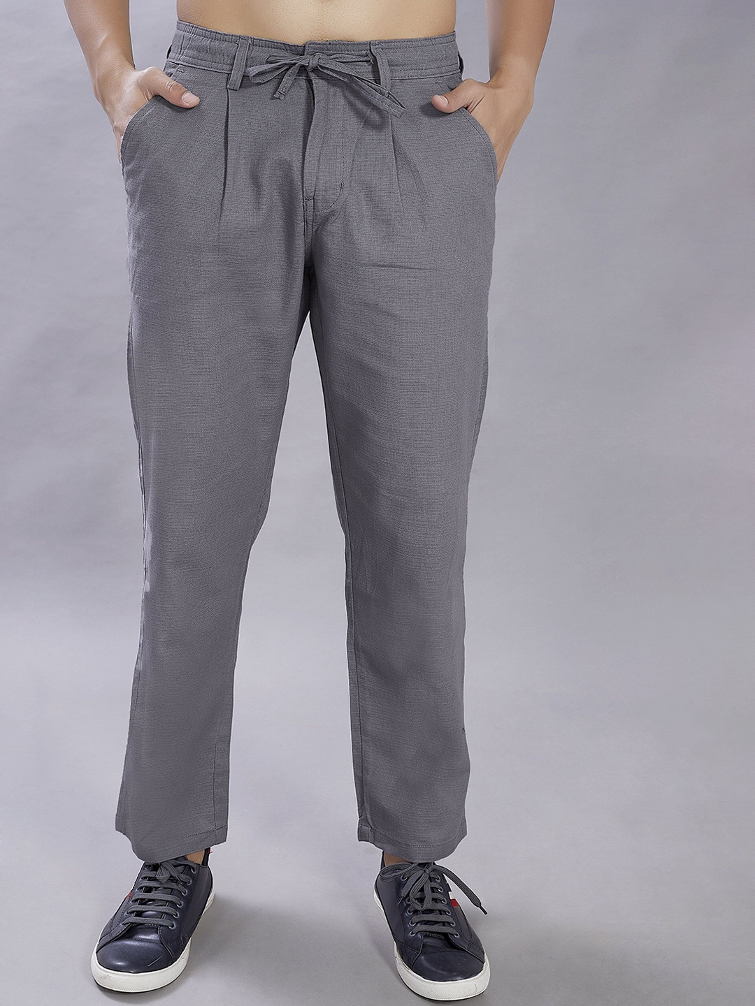 

DIVISIVE Men Relaxed Loose Fit Mid-Rise Trousers, Grey melange