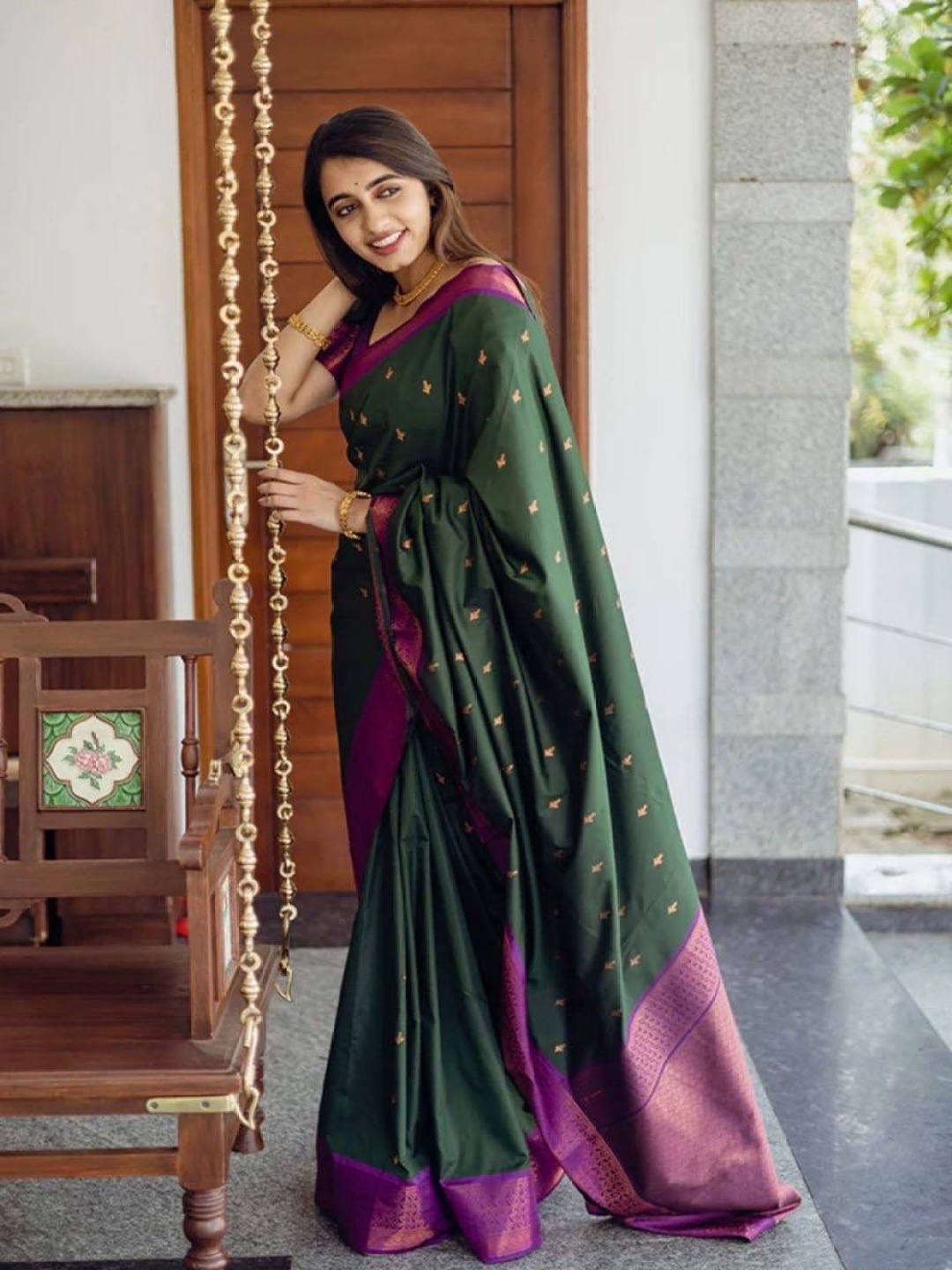 

Manu Designer Ethnic Motifs Woven Design Zari Saree, Green