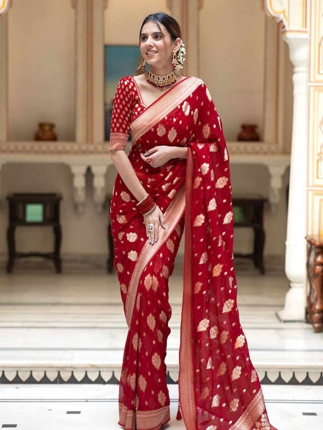 

Manu Designer Woven Design Zari Saree, Red