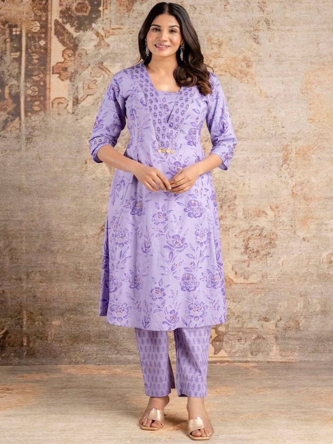 

Jarwal Creators Floral Printed Thread Work Kurta With Trouser, Lavender