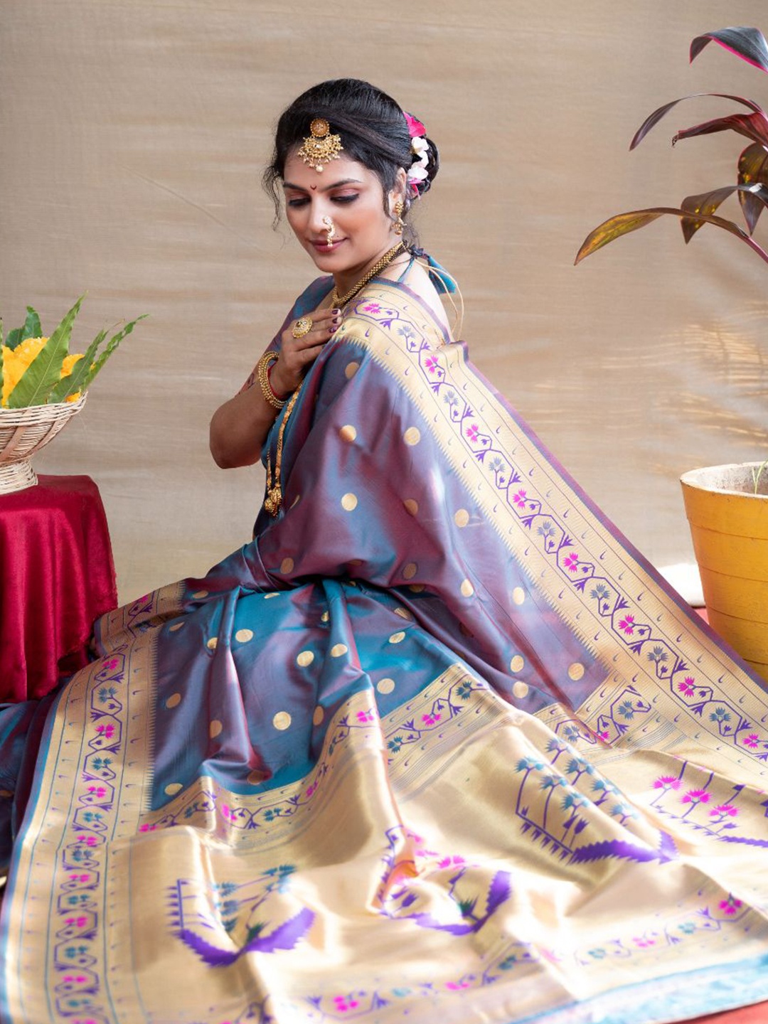 

amirat Woven Design Zari Pure Silk Paithani Saree, Green