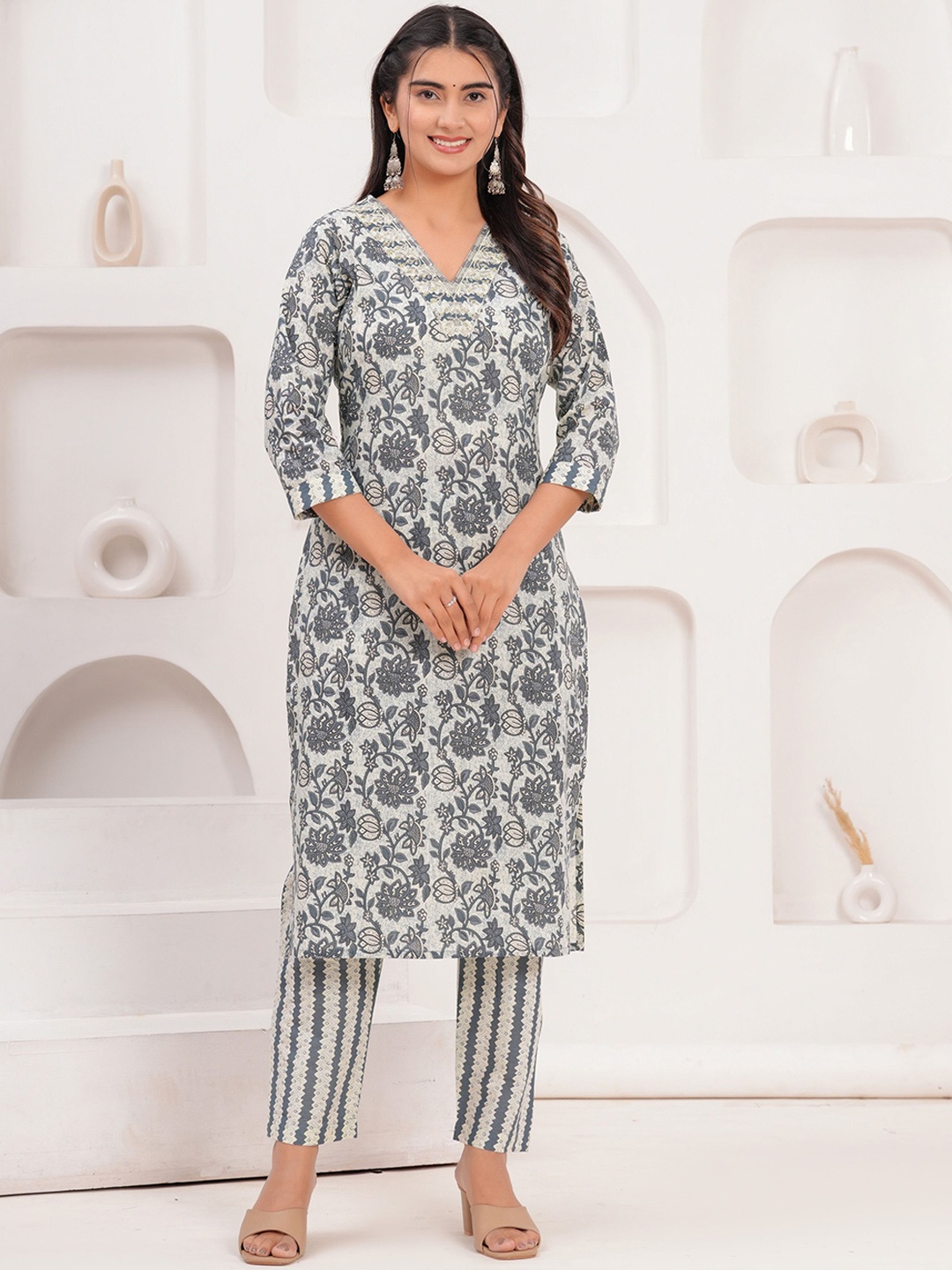 

kipek Floral Printed Straight Pure Cotton Kurta With Trouser, Grey