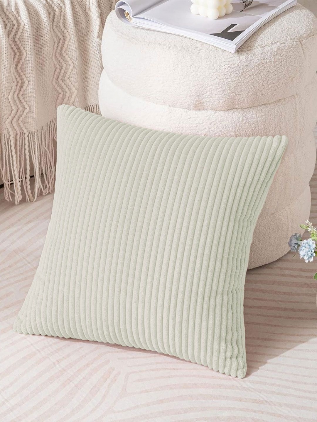 

LUXEHOME INTERNATIONAL Cream Striped Square Cushion Covers