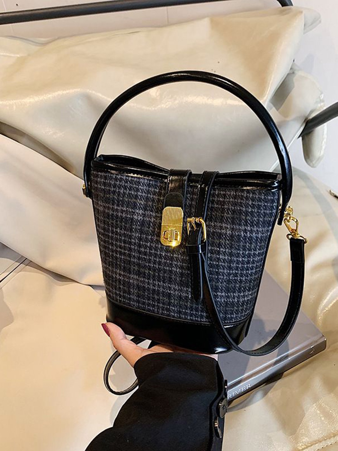

StyleCast Women Checked Crossbody Handheld Bag, Grey