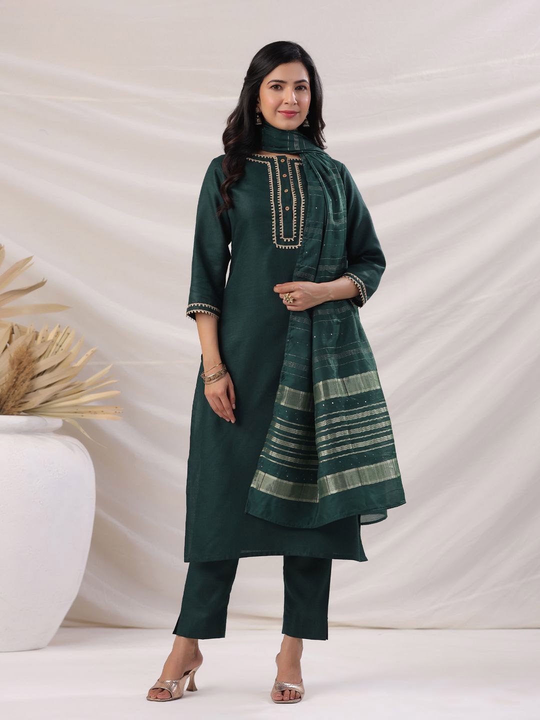 

Janasya Women Yoke Design Regular Gotta Patti Pure Cotton Kurta with Trousers & With Dupatta, Green