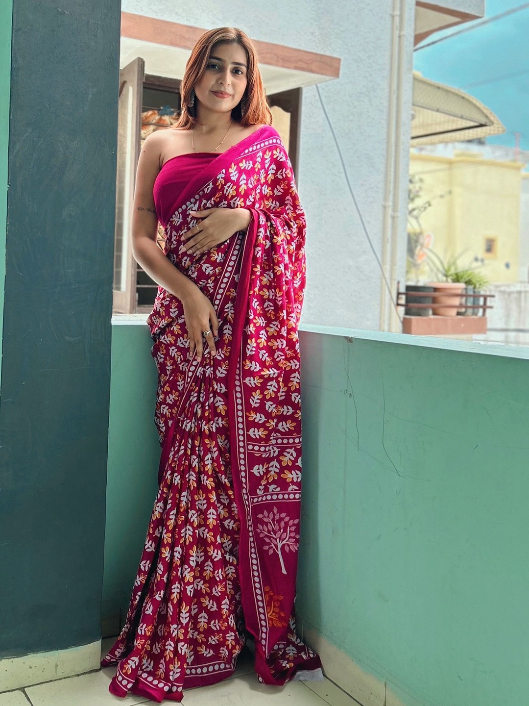 

HERE&NOW Floral Printed Pure Cotton Ikat Saree, Maroon