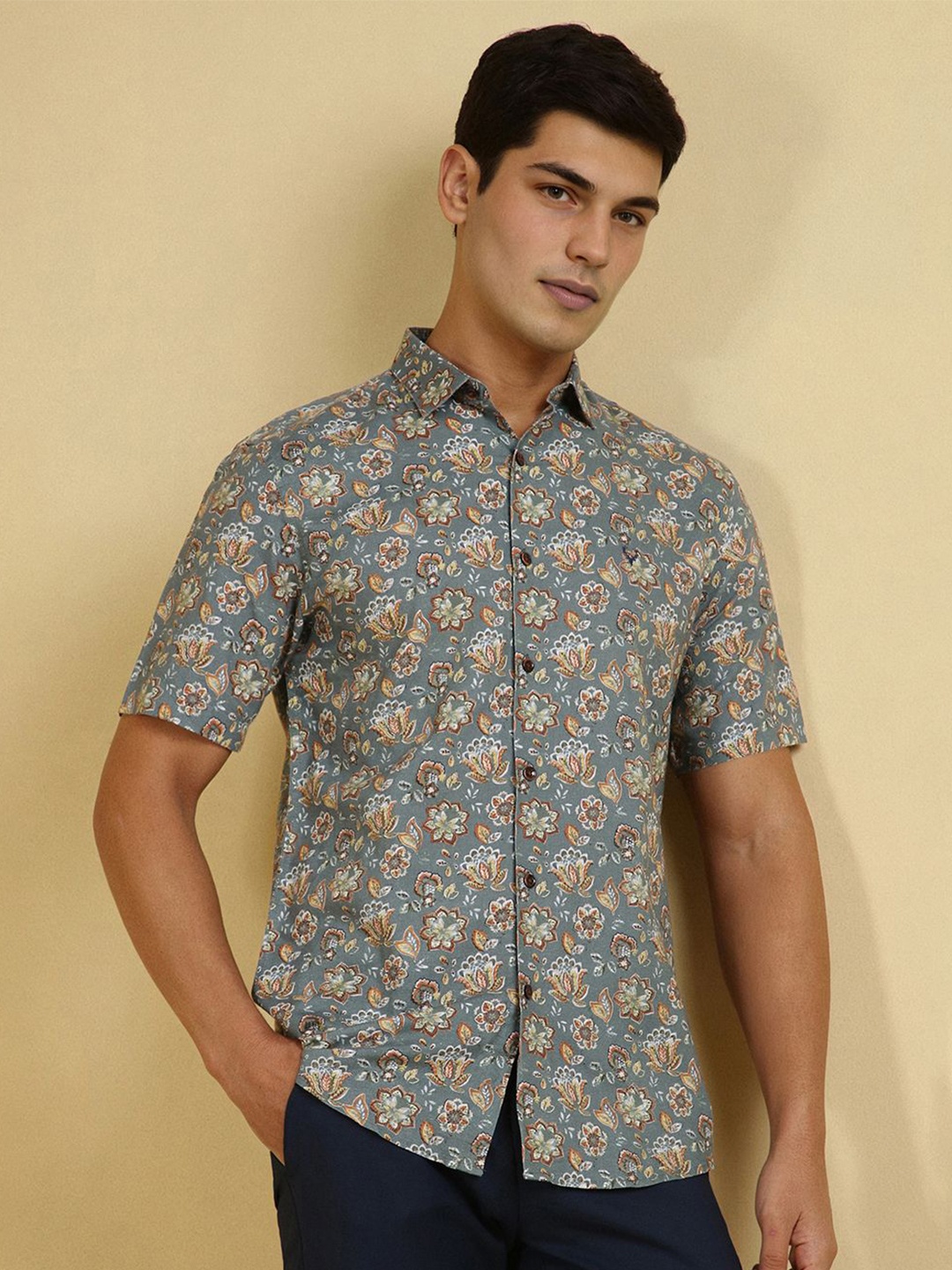 

Allen Solly Men Slim Fit Floral Opaque Printed Casual Shirt, Grey