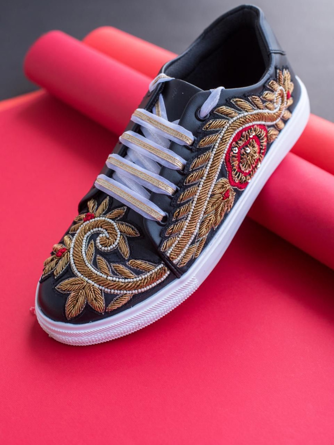 

The Saree Sneakers Women Textured Sneakers, Black