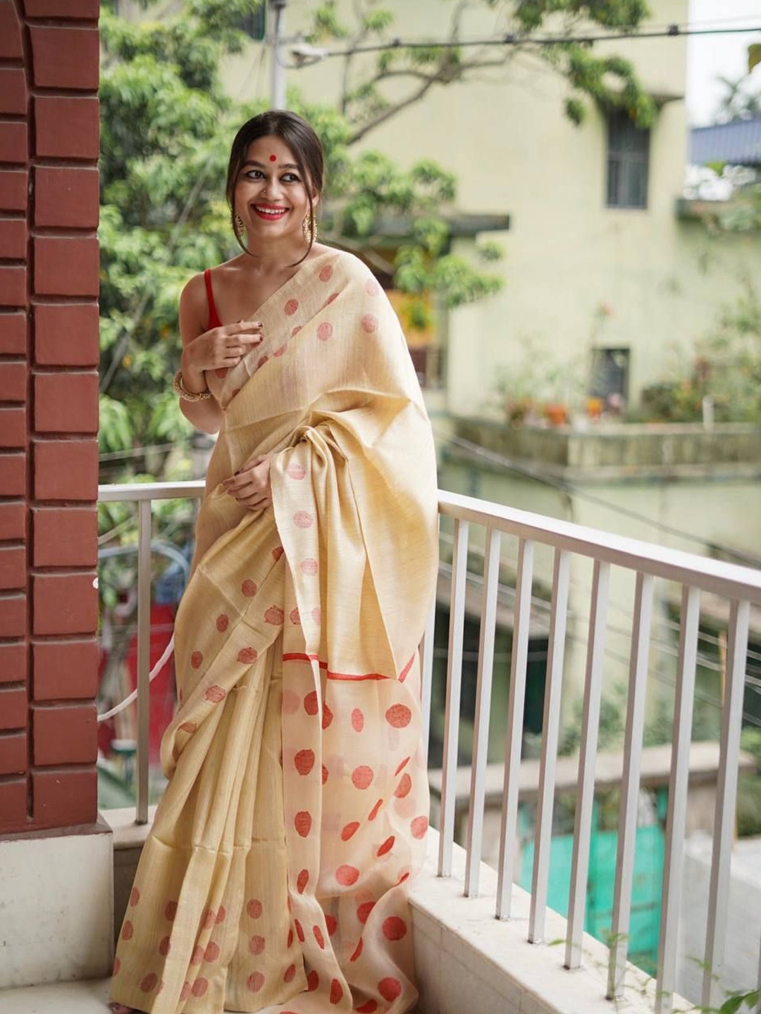 

Manu Designer Woven Design Zari Saree, Cream