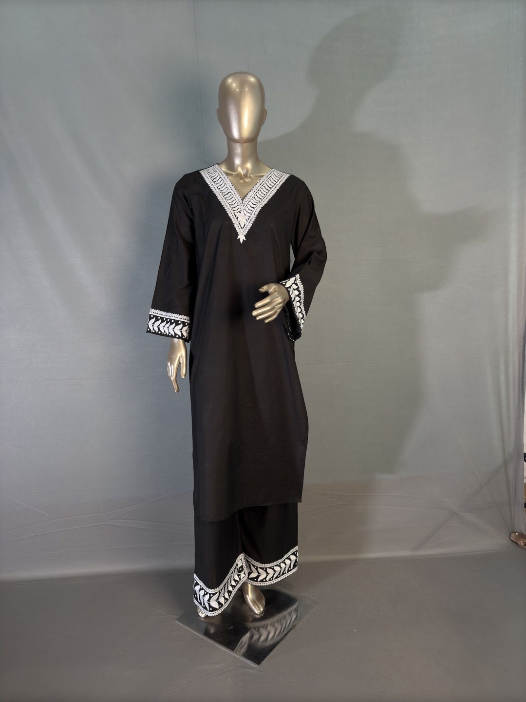 

Kihums Floral Embroidered Thread Work Straight Kurta with Palazzos, Black