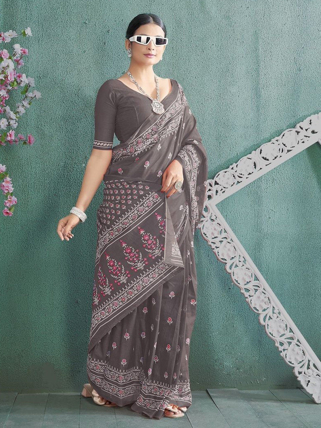 

HERE&NOW Floral Pure Cotton Ikat Saree, Brown