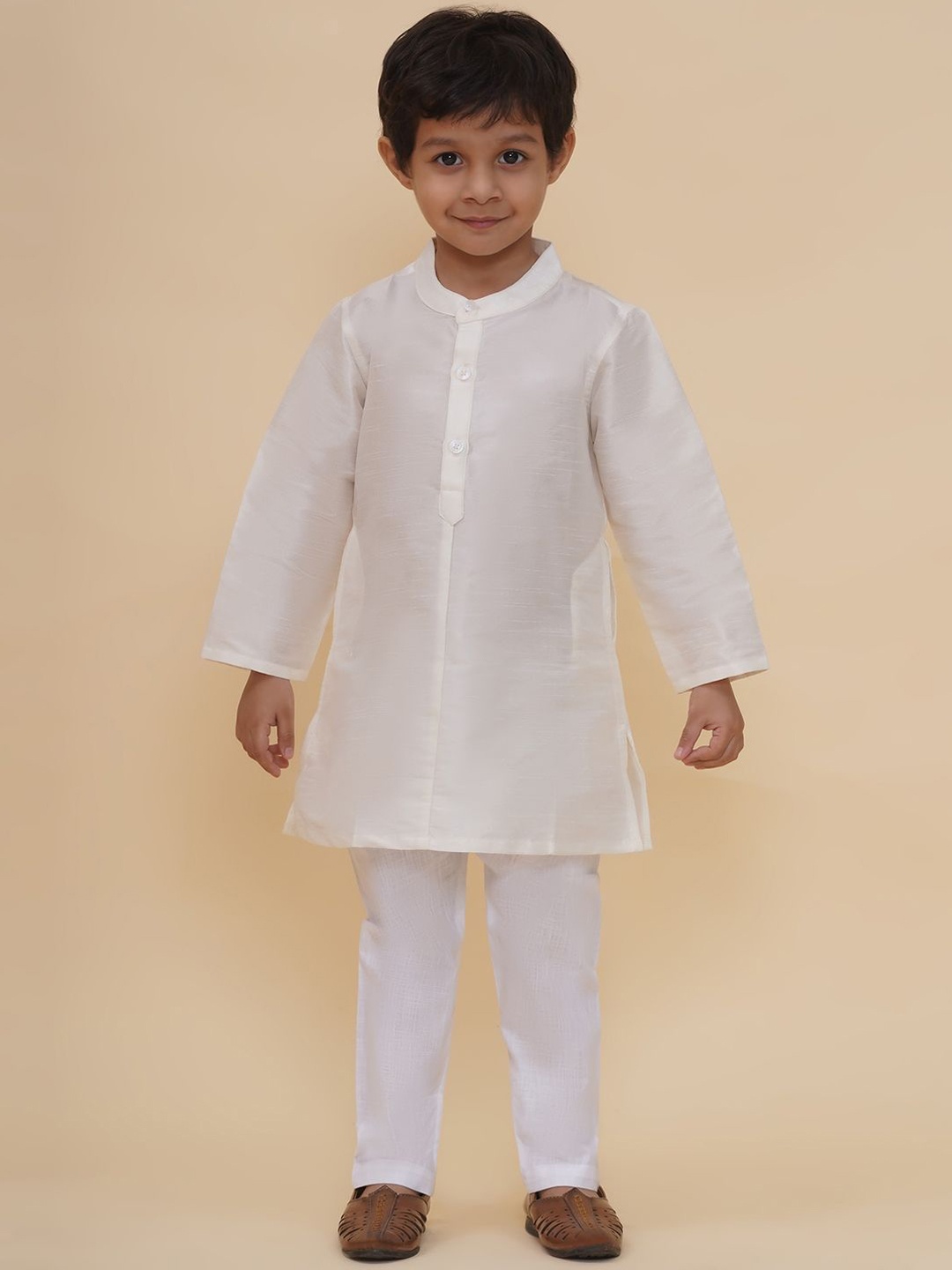 

Sethukrishna Boys Band Collar Dupion Silk Straight Kurta With Pyjamas, Off white