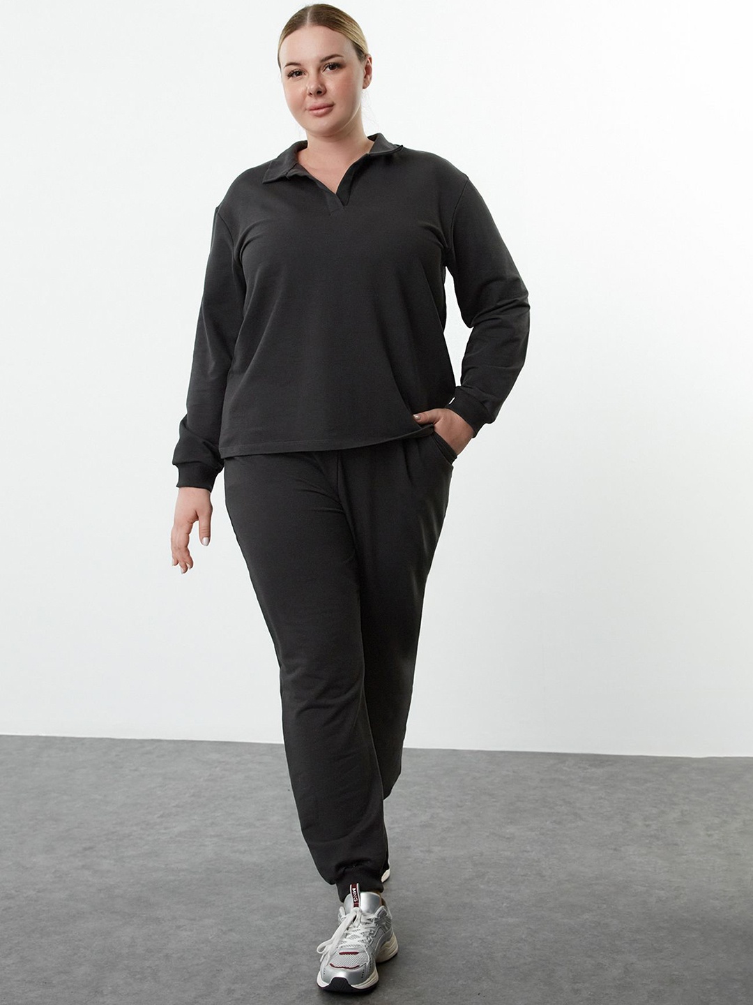 

Trendyol Shirt Collar Neck Long Sleeves T-Shirt With Jogger Co-Ords, Black