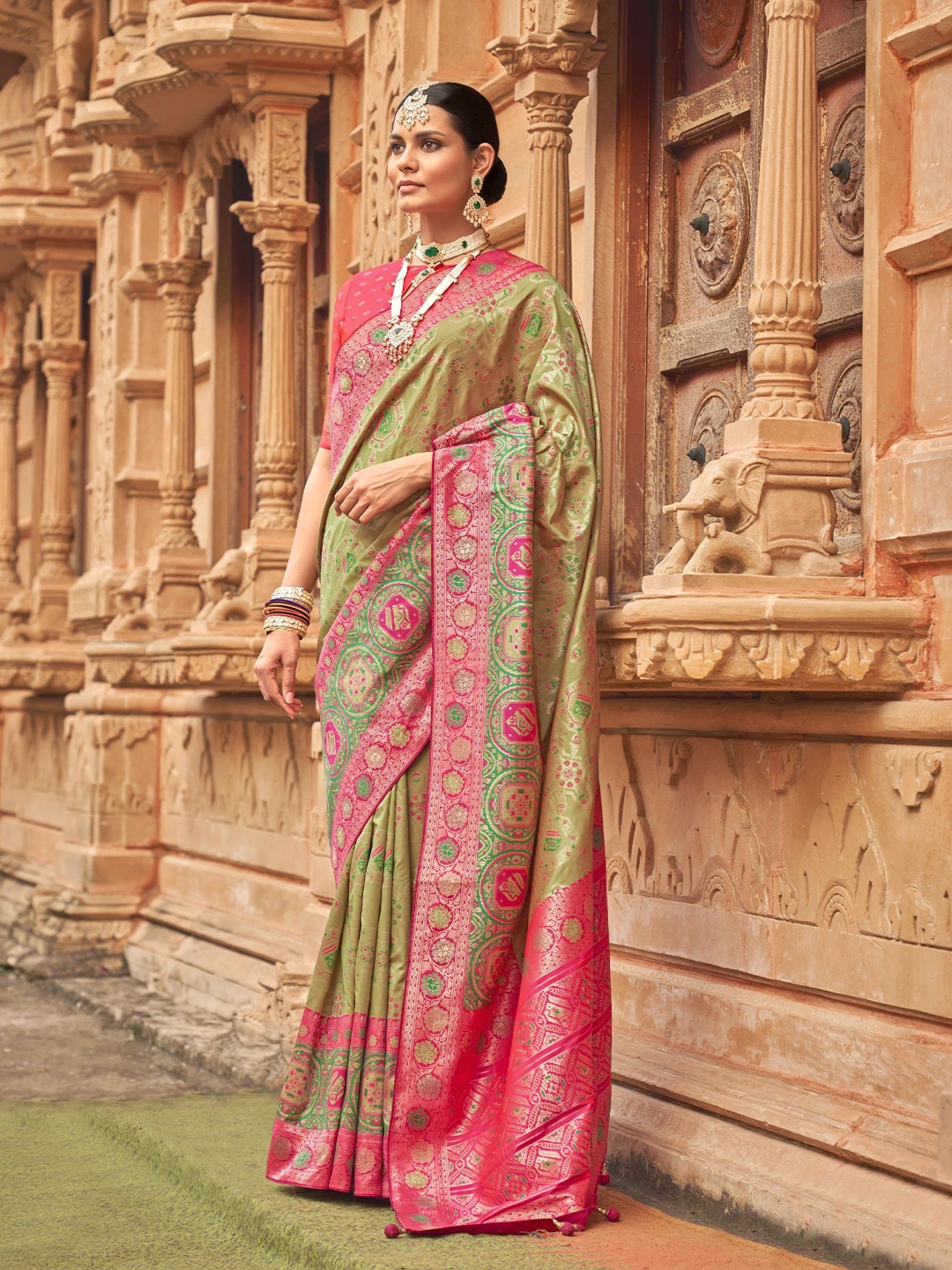 

MAHALASA Ethnic Motifs Woven Design Pure Silk Banarasi Saree, Olive