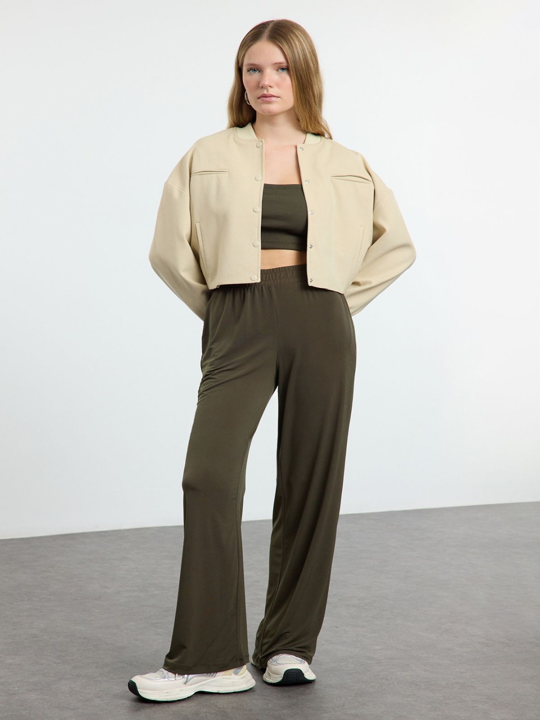 

Trendyol Women Regular Fit Mid-Rise Trousers, Olive