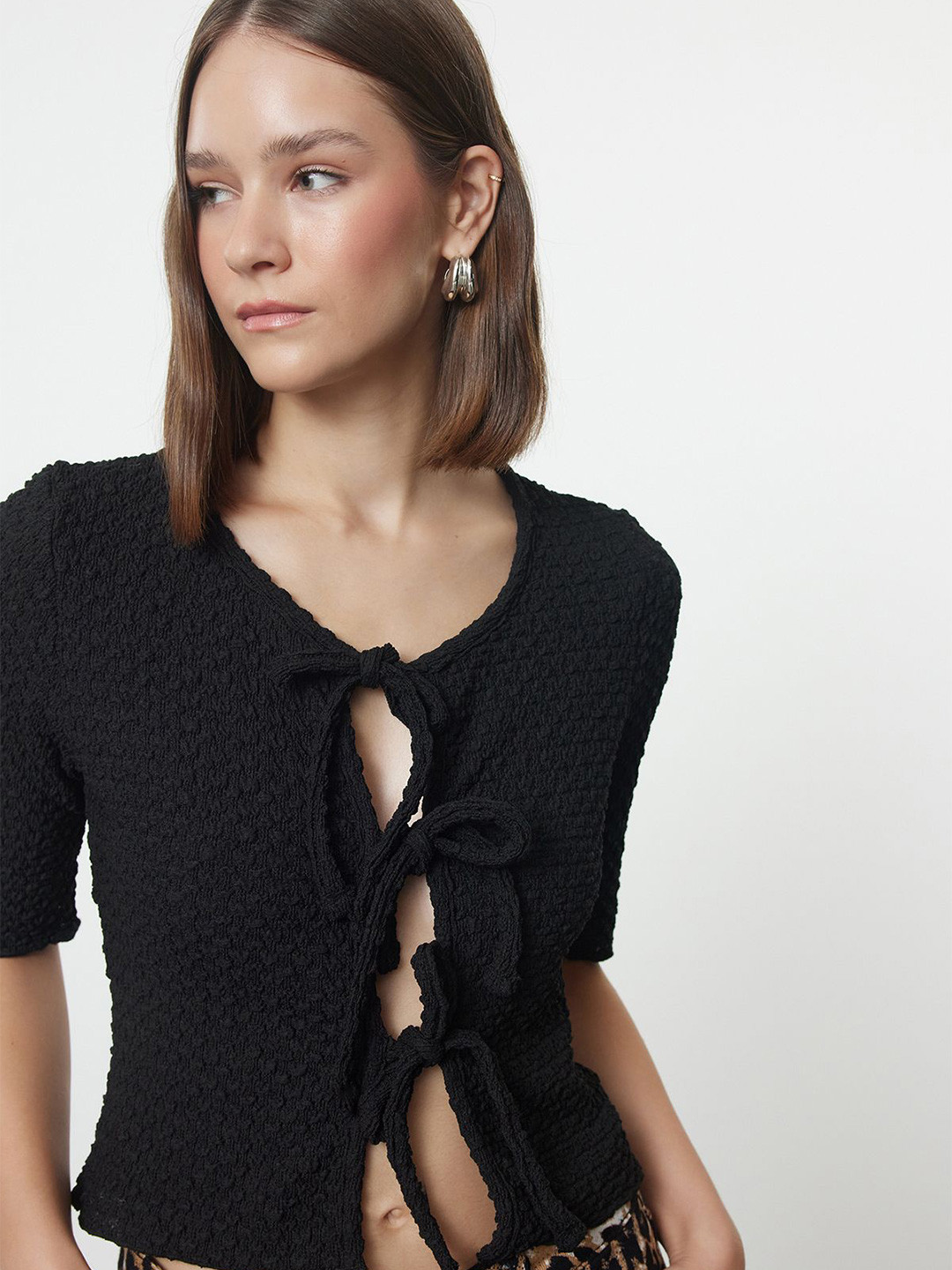

Trendyol Tie-Up Neck Crop Top, Na